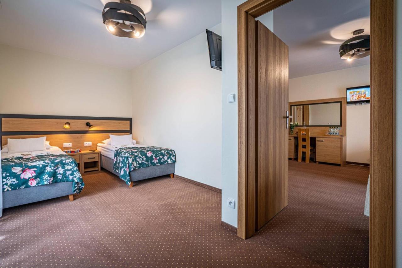 Markowy Dworek Bed & Breakfast *
