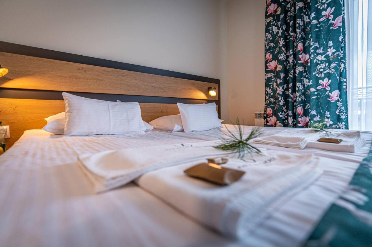 Markowy Dworek Bed & Breakfast