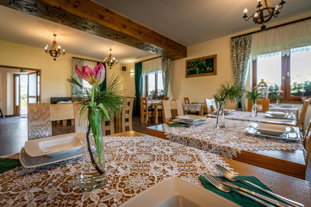 Markowy Dworek Bed & Breakfast *