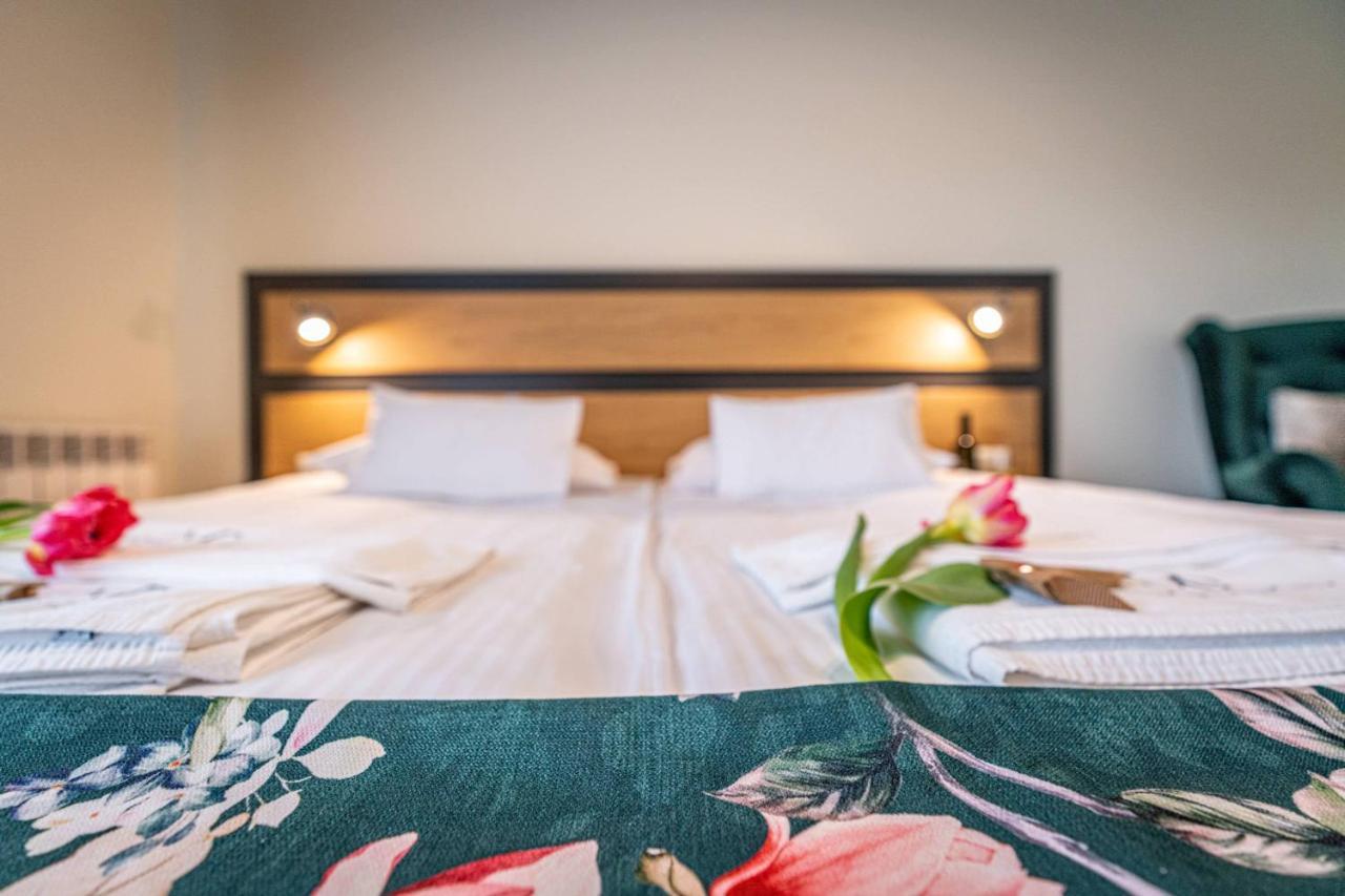 Markowy Dworek Bed & Breakfast