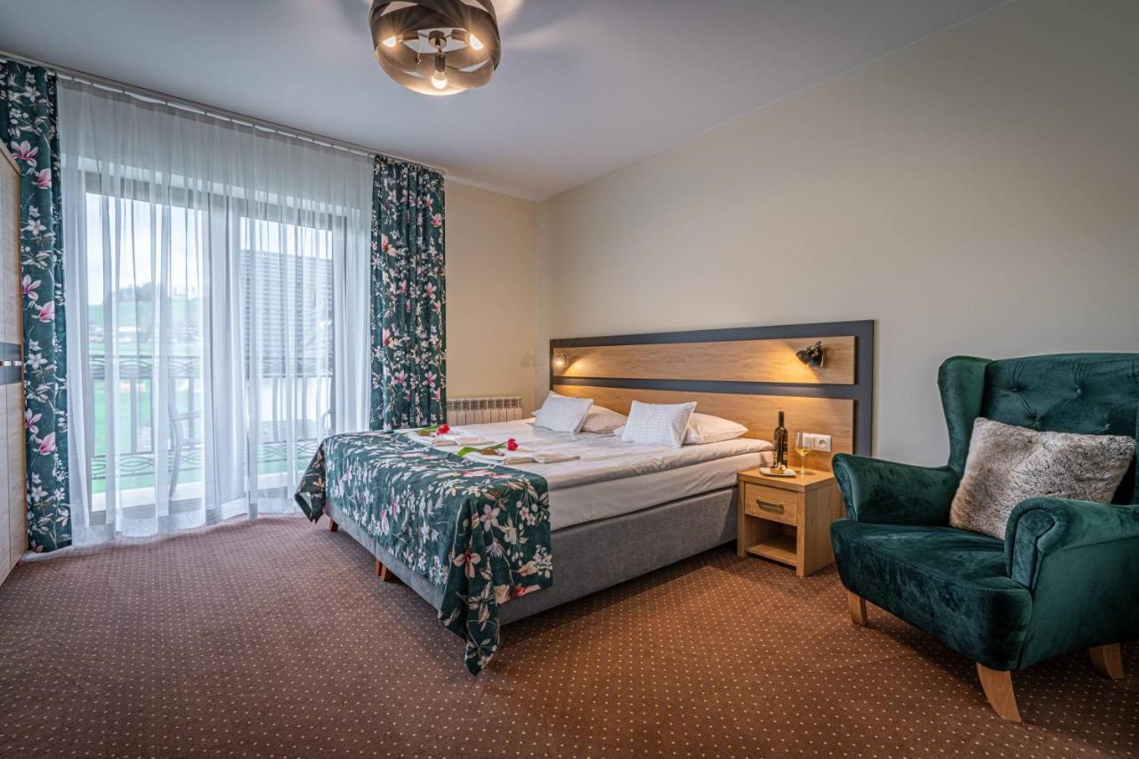 Markowy Dworek Bed & Breakfast *